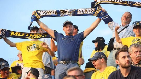 Pogrom na torze, feta na trybunach. Tak kibicowaliście w niedzielę Orlen Oil Motorowi [zdjęcia]