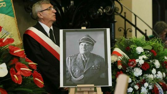 Pogrzeb płk Mariana Pawełczaka ps. Morwa "Pomimo bólu rozstania nie należy rozpaczać”