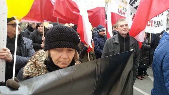 "Pogrzeb polskiego handlu". Manifestacja przed Lubelskim Urzędem Wojewódzkim