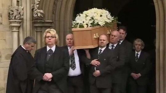 Pogrzeb Stephena Hawkinga. Tłumy żegnały wielkiego naukowca