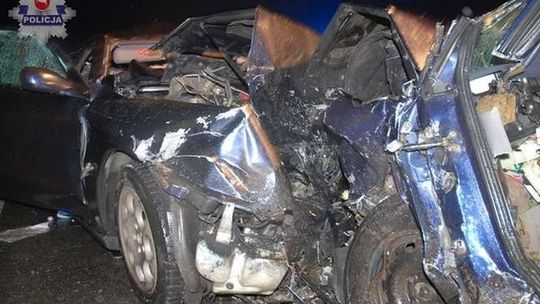 Poizdów: Czołowe zderzenie aut. Cztery osoby w szpitalu