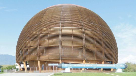 Pojechali do CERN w Szwajcarii. Weszli tylko do holu. Biuro podróży nie chce oddać pieniędzy