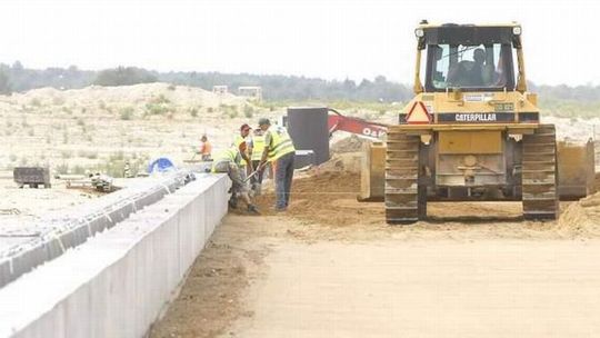 Pojedź na wycieczkę. Zobacz, jak się buduje lotnisko w Świdniku. 