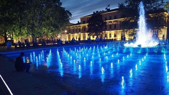 Pokazy fontanny na pl. Litewskim w czerwcu 2018 [harmonogram]