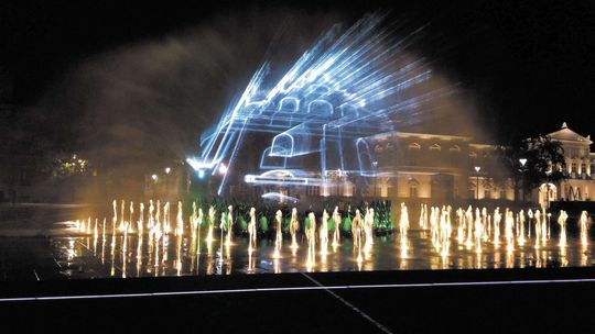 Pokazy fontanny na placu Litewskim w Lublinie: Nowe widowisko "Anioły lubelskie"