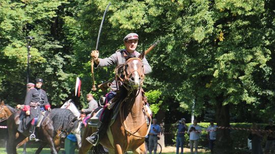 Pokazy grup rekonstrukcyjnych, wycieczki edukacyjne. Piknik historyczny w Kraśniku [zdjęcia]