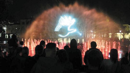 Pokazy na fontannie multimedialnej w sierpniu. Kiedy i jakie zobaczymy na pl. Litewskim? 