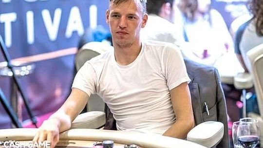 Pokerzysta przegrał zakład i "za karę" trafi do Hrubieszowa.