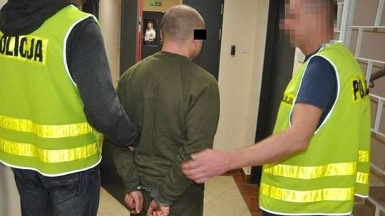 Pokłócił się z kobietą i wjechał w nią samochodem