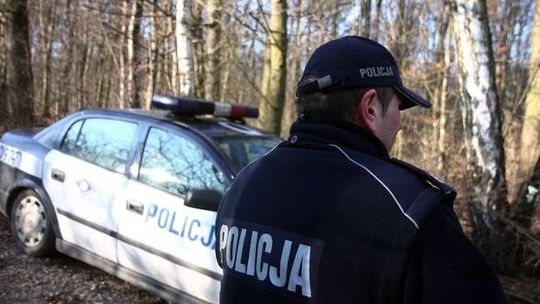 Pokłócił się z żoną i wyszedł z domu. Spał w zagajniku. Znaleźli go policjanci