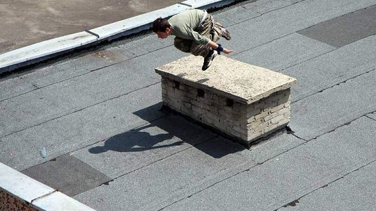 Pokonają przeszkody. Warsztaty parkour na bialskim AWF