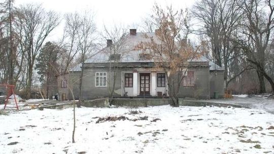 Polacy i Białorusini walczą o odnowę dwóch dworków