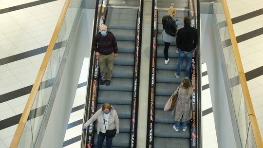 Polacy odczuwają izolację wywołaną pandemią. Pojawiła się obawa o utratę pracy i obniżenie wynagrodzenia