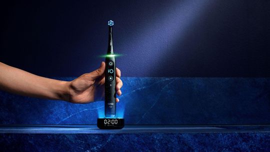 Polacy za choroby przyzębia płacą miliardy, a wciąż zaniedbują higienę jamy ustnej. Darmowe konsultacje stomatologiczne w marcu