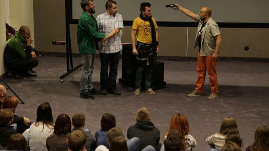 Połączą kino z teatrem. Poławiacze Pereł dokończą film