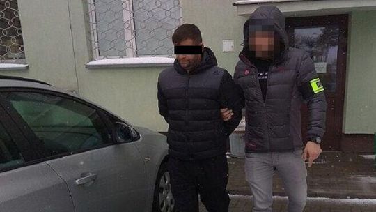 Połączył ich alkohol, a podzieliły pieniądze. Nieznajomy skopał i okradł 44-latka