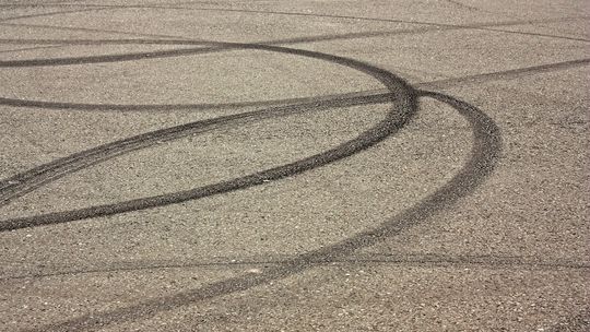 Polatali bokiem, ale przy okazji narobili sobie więcej problemów