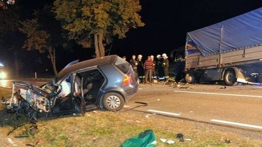 Polichna: Zjechała wprost na ciężarówkę. "Kobieta zasłabła lub zasnęła" (zdjęcia)