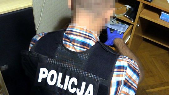 Policja aresztowała podejrzanych o posiadanie dziecięcej pornografii
