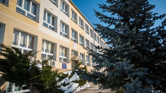 Siedziba Centrum Kształcenia Ustawicznego – widok od strony wejścia