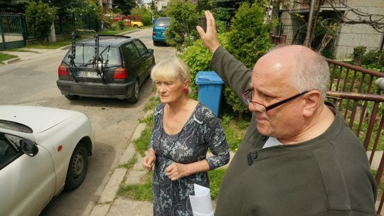 Policja na Sławinku. \"Wyciągnęli nas w piżamach, bo źle stanęliśmy\"