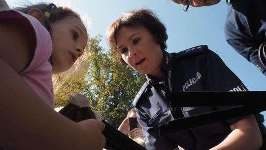 Policja podsumowuje wakacje: Mniej wypadków na drogach i utonięć niż rok temu