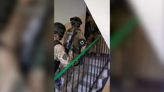 "Policja, policja!". 22-latek miał dużo na sumieniu, ale chyba nie spodziewał się takiego wejścia antyterrorystów