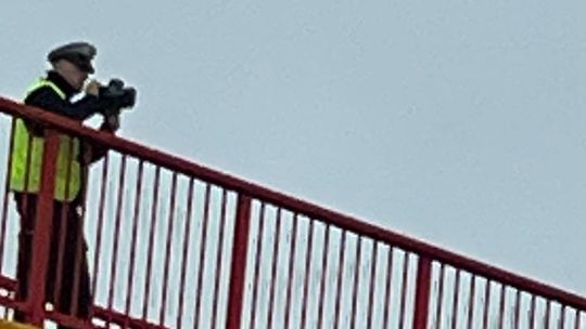 Policja poluje z wiaduktu nad S17. Nie chodzi o prędkość