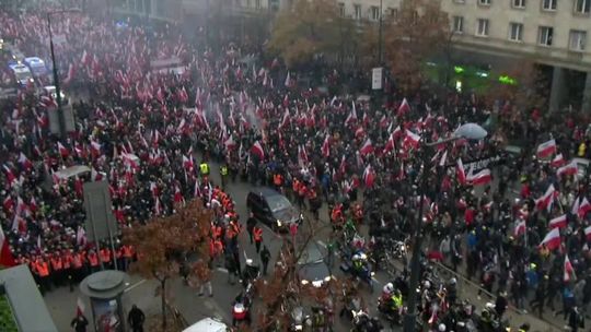 Policja przeprasza za użycie pałek i granatów hukowych 11 listopada