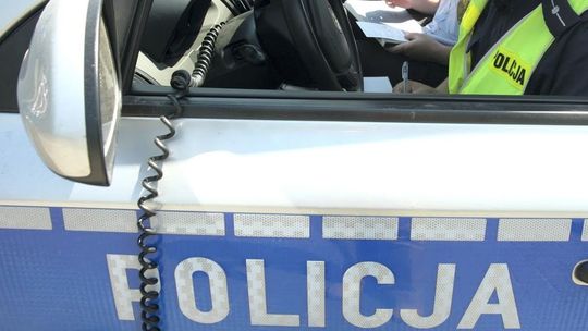 Policja przyjechała na kontrolę przed wycieczką, dyrektor szkoły zniknęła. Nadal nie wróciła do pracy