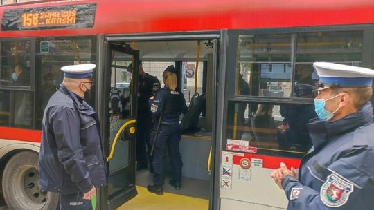 Policja: w niedzielę za brak maseczki wystawiono 1,6 tys. mandatów i 125 wniosków o ukaranie