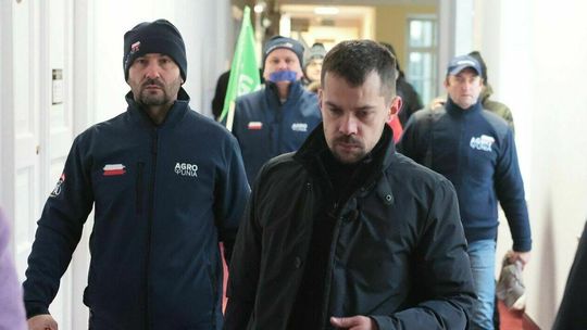 Policja wynosiła działaczy Agrounii z biura wojewody. Prokuratura zakończyła sprawę 
