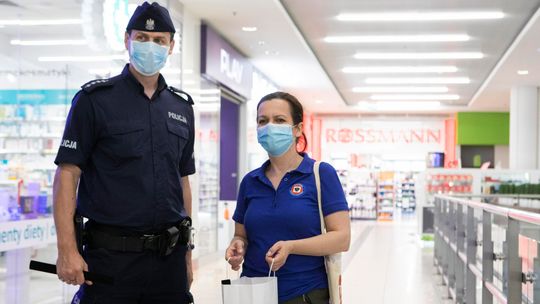 Policja wystawiła ponad milion mandatów za brak maseczki