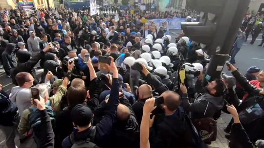 „Policja zachowała się mistrzowsko”. Ponad 30 osób zostało zatrzymanych w czasie Marszu Równości w Lublinie