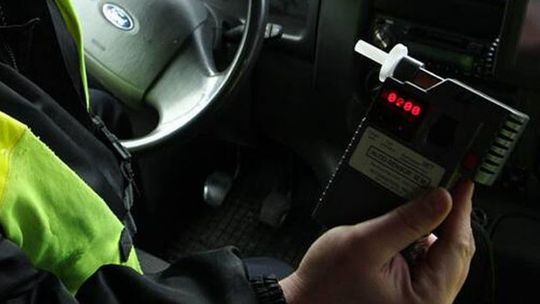 Policja zatrzymała dwóch mężczyzn za jazdę po pijanemu. Okazało się, że łączy ich więcej niż tylko słabość do alkoholu