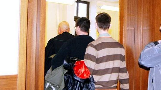 Policjanci bili i kopali zatrzymanych? 