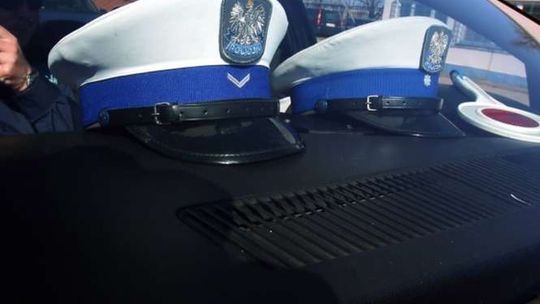 Policjanci byli na zwolnieniu lekarskim. W tym czasie zdali egzamin na prawo jazdy