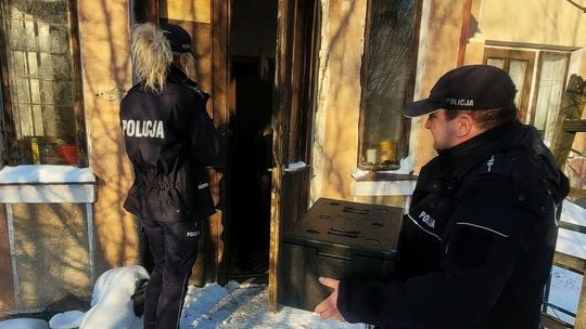 Policjanci dbają o potrzebujących