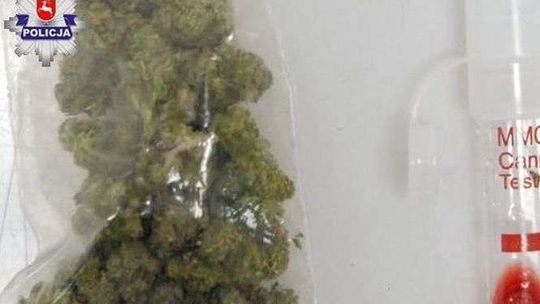 Policjanci kontrolowali audi. Zaciekawiło ich zachowanie pasażera