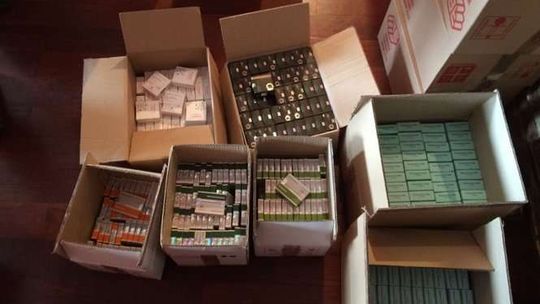 Policjanci rozbili gang, który handlował sterydami i środkami na potencję