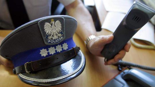 Policjanci ruszyli na pomoc staruszce przez kilometry zasp