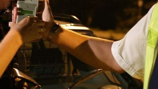 Policjanci skontrolowali w jedną noc 1100 kierowców