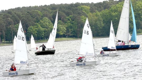 Policjanci skontrolują trzeźwość żeglarzy i kajakarzy