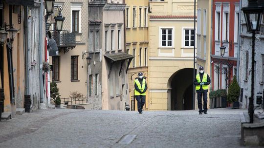 Policjanci sprawdzili ponad 84 tys. osób poddanych kwarantannie. Odnotowano 217 naruszeń