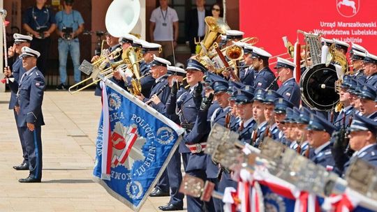 Policjanci świętują. Uroczysty apel, awanse oraz pokaz musztry z okazji Święta Policji