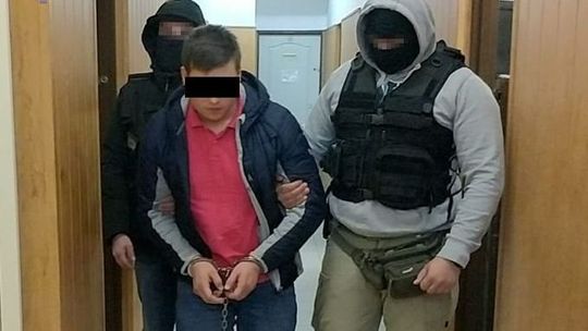 Policjanci weszli do mieszkania na LSM w Lublinie. Szukali 23-latka od marca