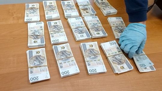 Policjanci z Kraśnika zatrzymali „policjantów” i odzyskali prawie pół mln złotych