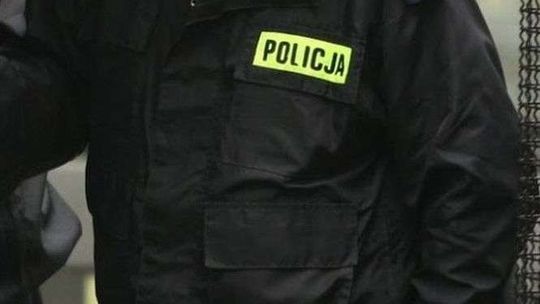 Policjanci zamknęli go w mieszkaniu. Rano już nie żył