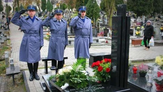 Policjanci złożyli hołd zmarłym kolegom