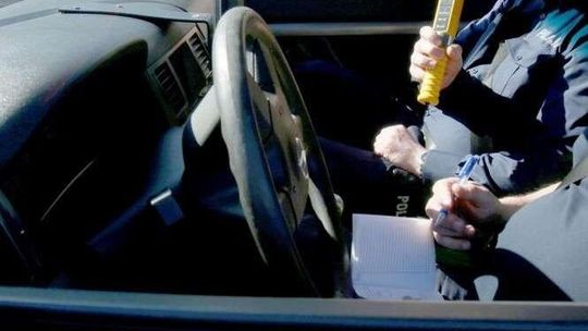 Policjant jechał po pijanemu na służbie. Miał ponad 2 promile, straci pracę